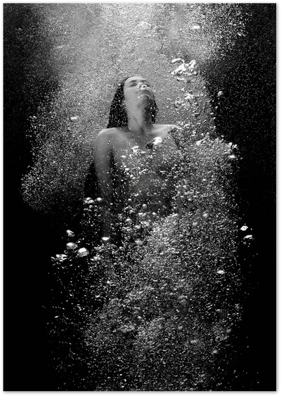 Posterux© | Submerged Beauty – Underwater Black & White Poster poster – premium wall art