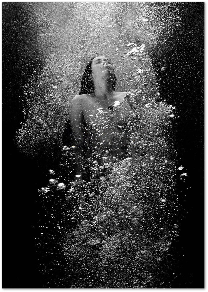 Posterux© | Submerged Beauty – Underwater Black & White Poster poster – premium wall art